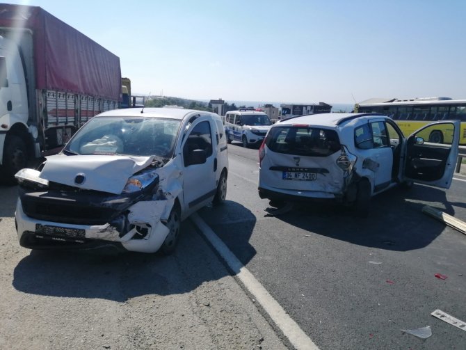Silivri’de İki Araç Çarpıştı: 3 Kişinin Yaralandığı Kaza Nedeniyle E-5’te Trafik Kilitlendi