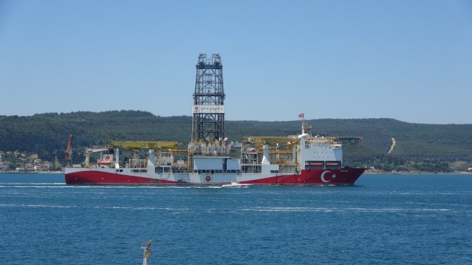 Yavuz Sondaj Gemisi Çanakkale Boğazı’ndan Geçti