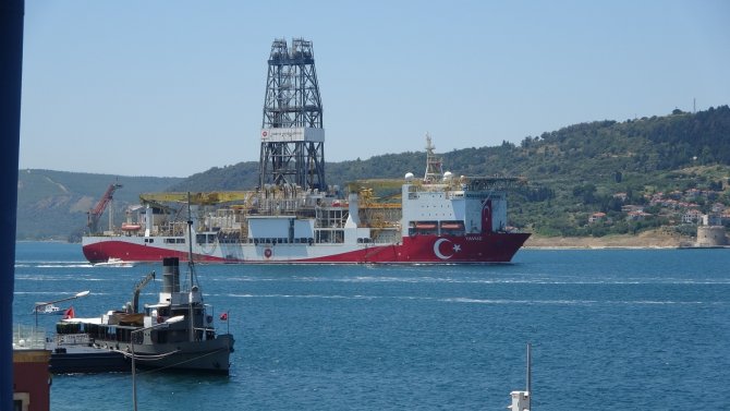 Yavuz Sondaj Gemisi Çanakkale Boğazı’ndan Geçti