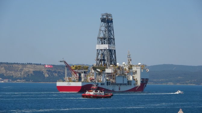 Yavuz Sondaj Gemisi Çanakkale Boğazı’ndan Geçti