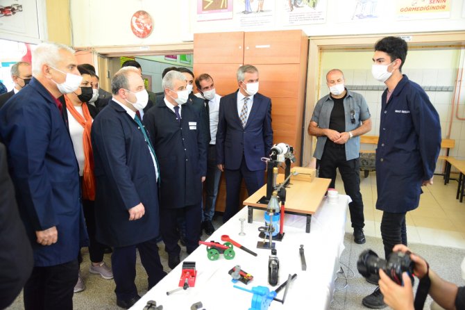Bakan Varank, Kırşehir’de Sanayici Ve İş İnsanları İle Bir Araya Geldi