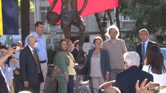 Kadıköy’de Can Bartu Heykeli Törenle Açıldı