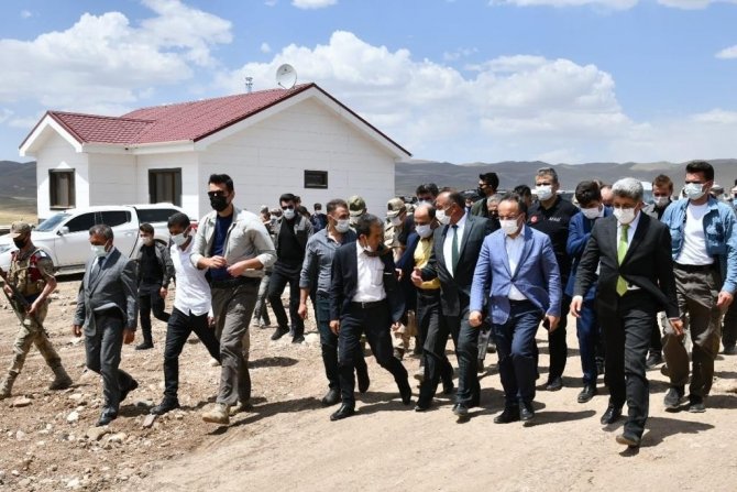 Bakan Yardımcısı Çataklı Depremzedelerle Bir Araya Geldi