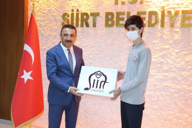 Suriyeli Genç Lgs’de Türkiye Birinciliğini Paylaşan 97 Öğrenciden Biri Oldu