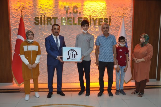 Suriyeli Genç Lgs’de Türkiye Birinciliğini Paylaşan 97 Öğrenciden Biri Oldu