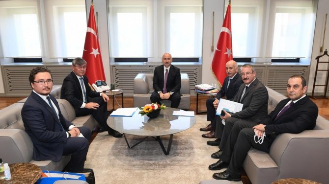 Bakan Karaismailoğlu, Kazakistan Cumhuriyeti Ankara Büyükelçisi Saparbekuly’u Makamında Kabul Etti