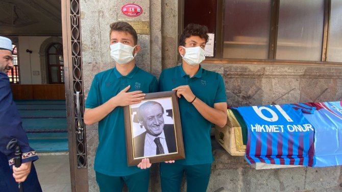 Hikmet Onur Son Yolculuğuna Uğurlandı