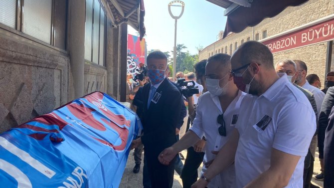 Hikmet Onur Son Yolculuğuna Uğurlandı