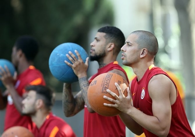 Galatasaray, Günü Çift İdmanla Tamamladı