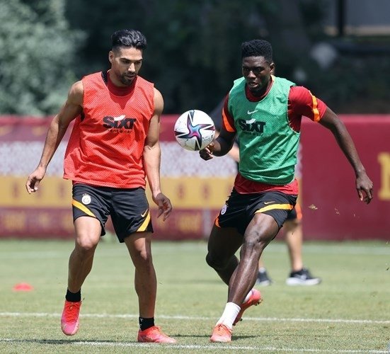 Galatasaray, Günü Çift İdmanla Tamamladı