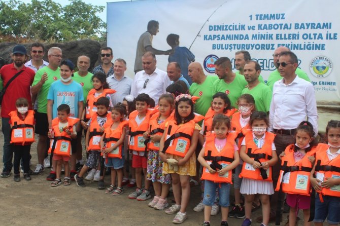 Görele’de Çocuklara Olta Takımı Dağıtıldı