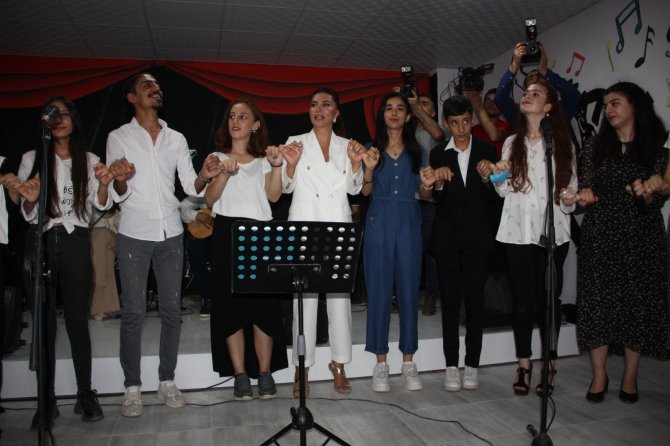 Ebru Yaşar Ortaokulu Coşkuyla Açıldı