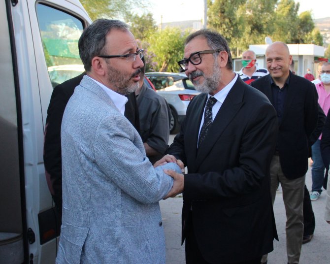 Bakan Kasapoğlu’ndan Karşıyaka’ya Stat Müjdesi