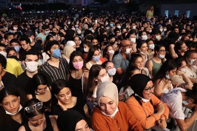 Adanalılar Pinhani Konserine Akın Etti