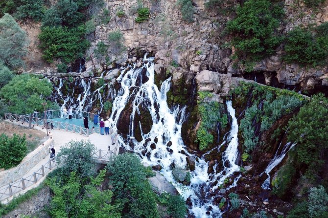 Serinlemek İsteyen Tomara Şelalesi’nin Yolunu Tutuyor