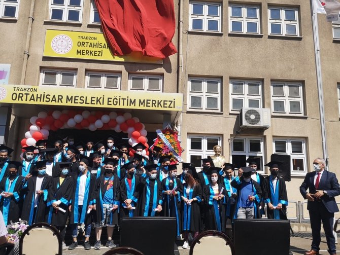 Ortahisar Mesleki Eğitim Merkezi Bu Yıl İlk Mezunlarını Verdi