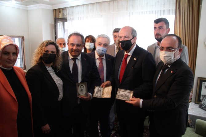 Kktc Cumhurbaşkanı Tatar, Nihat İ̇lhan’ın Evini Ziyaret Etti