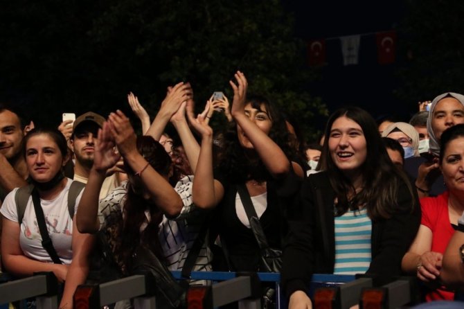 Kısıtlamasız İlk Pazar Gününde Haluk Levent Coşkusu