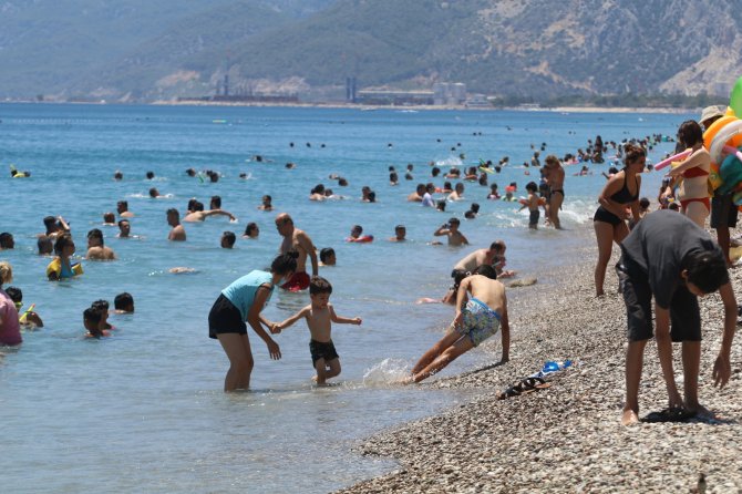 Antalya’ya Hafta Sonu 683 Uçakla 128 Bin Turist Geldi