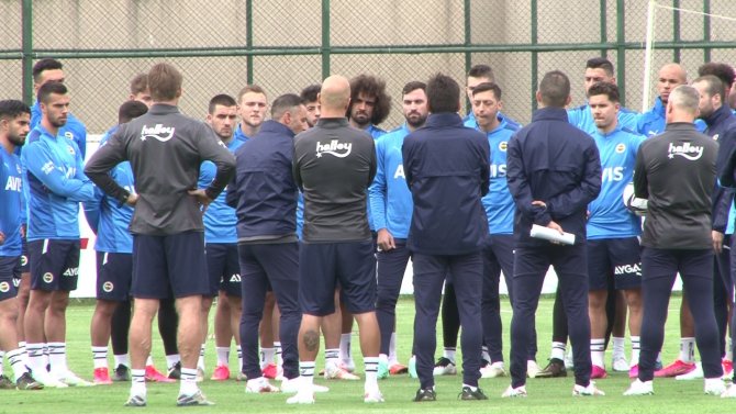 Fenerbahçe, Topuk Yaylası’nda İlk Antrenmanını Yaptı