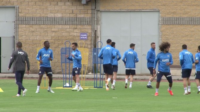 Fenerbahçe, Topuk Yaylası’nda İlk Antrenmanını Yaptı