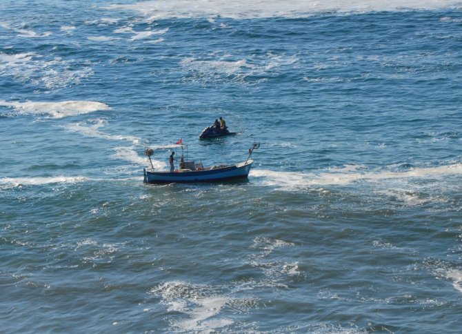 Ordu’da Denizde Akıntıya Kapılan İki Kişiden Biri Kurtarıldı, Diğeri Kayboldu
