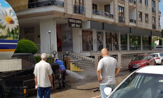 Ti̇m Çamura Bulunan Sokakları Pırıl Pırıl Yaptı