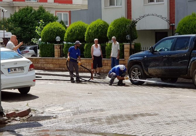 Ti̇m Çamura Bulunan Sokakları Pırıl Pırıl Yaptı