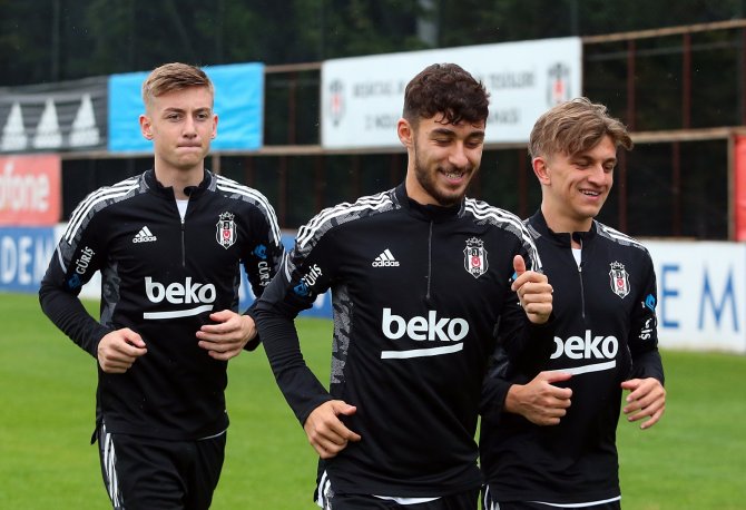 Beşiktaş Yağmur Altında Çalıştı