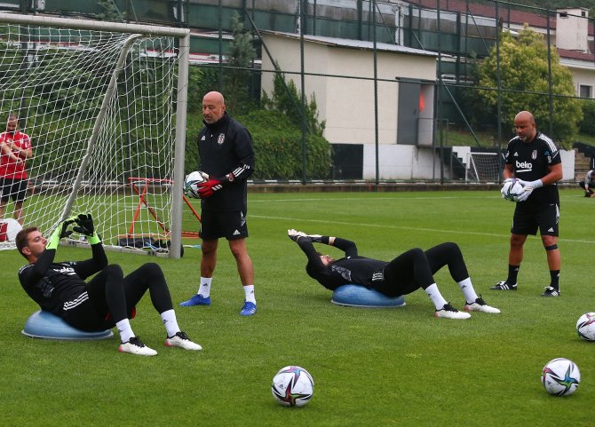 Beşiktaş Yağmur Altında Çalıştı
