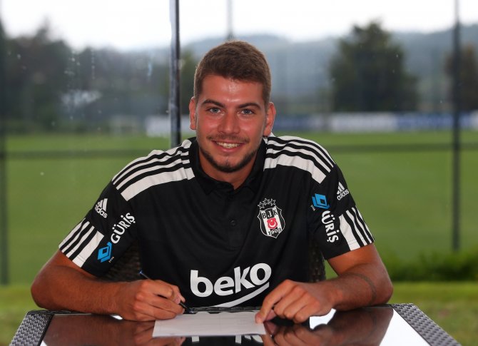 Beşiktaş’ta 4 İmza!