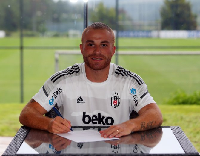 Beşiktaş’ta 4 İmza!