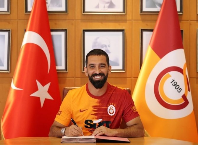 Arda Turan 1 Yıl Daha Galatasaray’da
