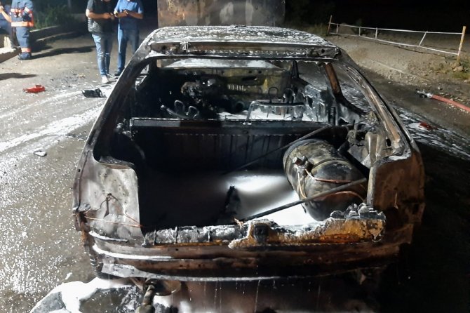 Gümüşhane’de Park Halindeki Otomobil Cayır Cayır Yandı