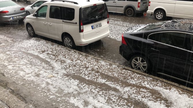 Dolu Yağışı Her Yeri Beyaza Bürüdü