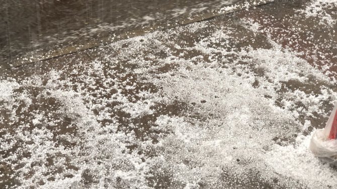 Dolu Yağışı Her Yeri Beyaza Bürüdü