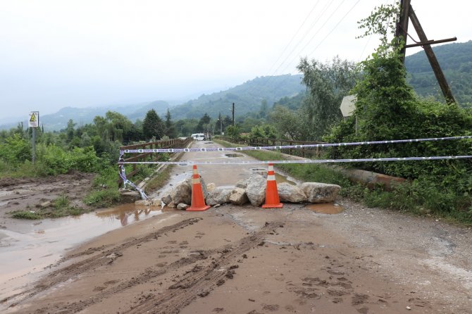Sel Felaketinde 7 Mahalleyi Bağlayan Köprünün Ayaklarında Hasar Oluştu