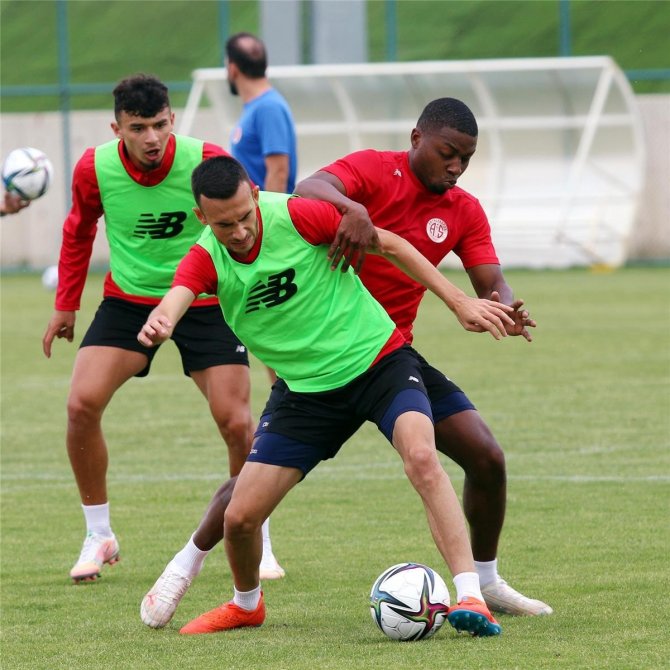 Antalyaspor, Yeni Sezon Hazırlıklarını Erzurum’da Sürdürüyor