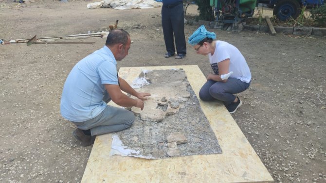 Bir Evin Zemininde Bulunan Mozaikler İçin Kurtarma Çalışmaları Tamamlandı