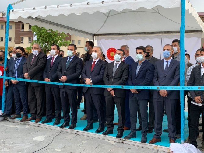 Sarıkamış’ta Konut Sahipleri Evlerinin Anahtarlarını Aldı