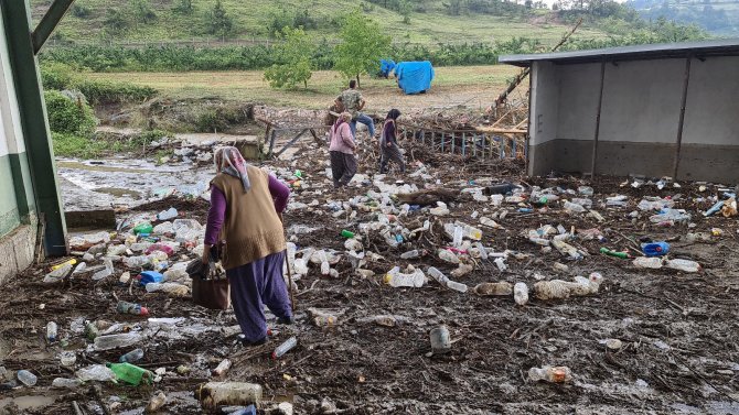 Baraj Kapakları Açıldı, Evler Sular Altında Kaldı