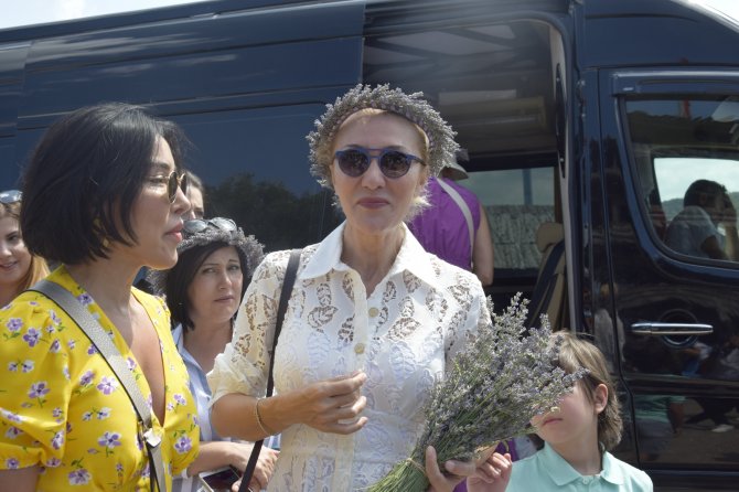 Kültür Ve Turizm Bakanı’nın Eşi Pervin Ersoy, Lavanta Bahçesini Gezdi