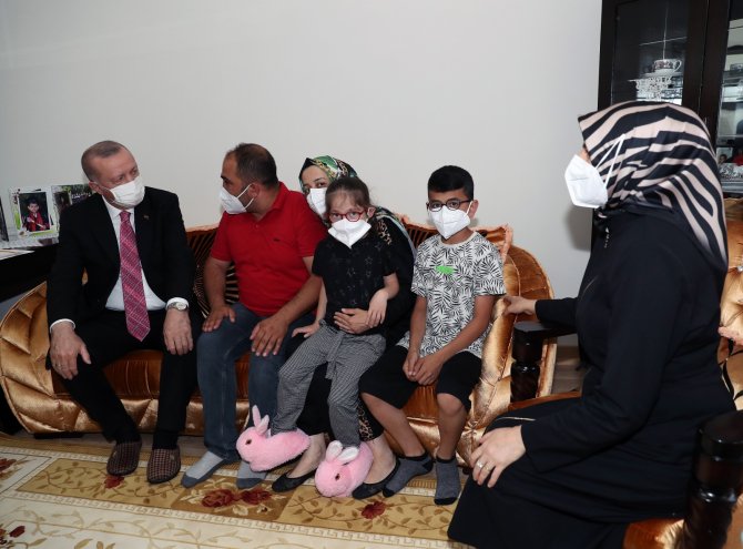 Cumhurbaşkanı Erdoğan, Konuk Olduğu Ailenin Doğacak Bebeğinin İsmini Verdi