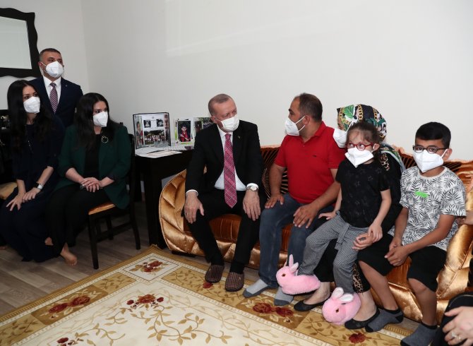 Cumhurbaşkanı Erdoğan, Konuk Olduğu Ailenin Doğacak Bebeğinin İsmini Verdi