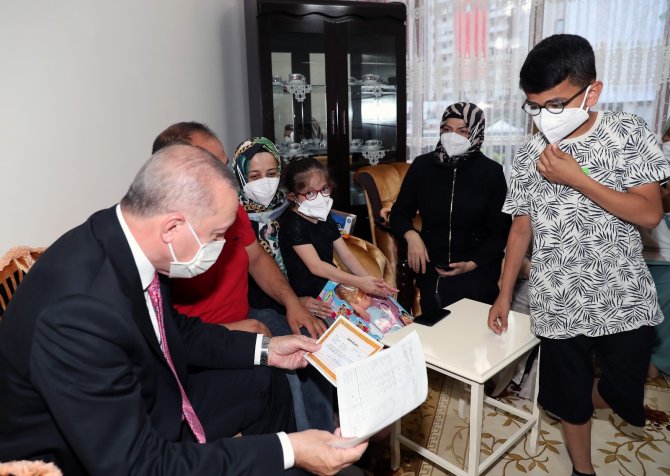 Cumhurbaşkanı Erdoğan, Konuk Olduğu Ailenin Doğacak Bebeğinin İsmini Verdi