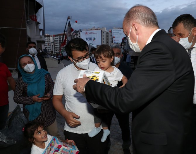 Cumhurbaşkanı Erdoğan, Konuk Olduğu Ailenin Doğacak Bebeğinin İsmini Verdi