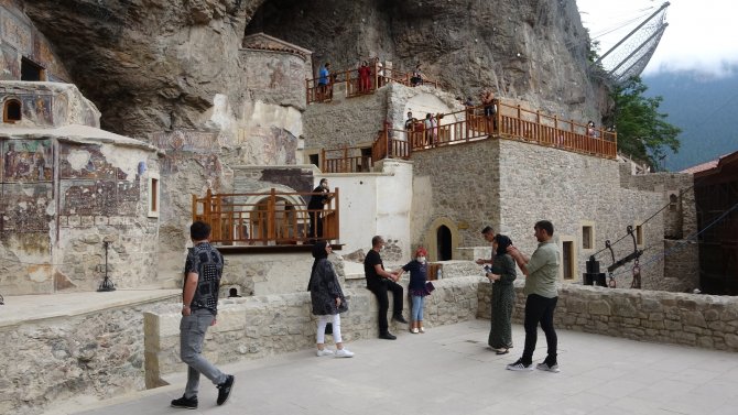 Restorasyon Çalışmaları Tamamlanan Sümela’ya Ziyaretçi Akını