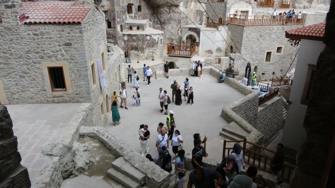 Restorasyon Çalışmaları Tamamlanan Sümela’ya Ziyaretçi Akını