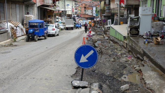 Selin İzleri Sular Çekilince Ortaya Çıktı