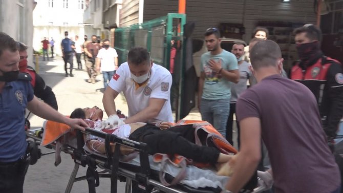 Eşini Bıçaklayarak Öldürdü